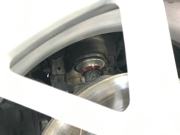 阿斯顿马丁GT3改装气动避震效果炸裂